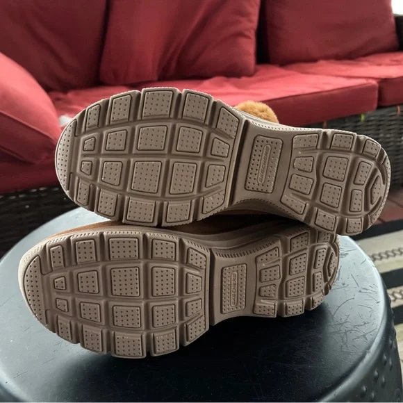 NWOB Skechers Slip-ins Easy Going Water-Repellent Suede Boots Chestnut Size 8 - Picture 3 of 11